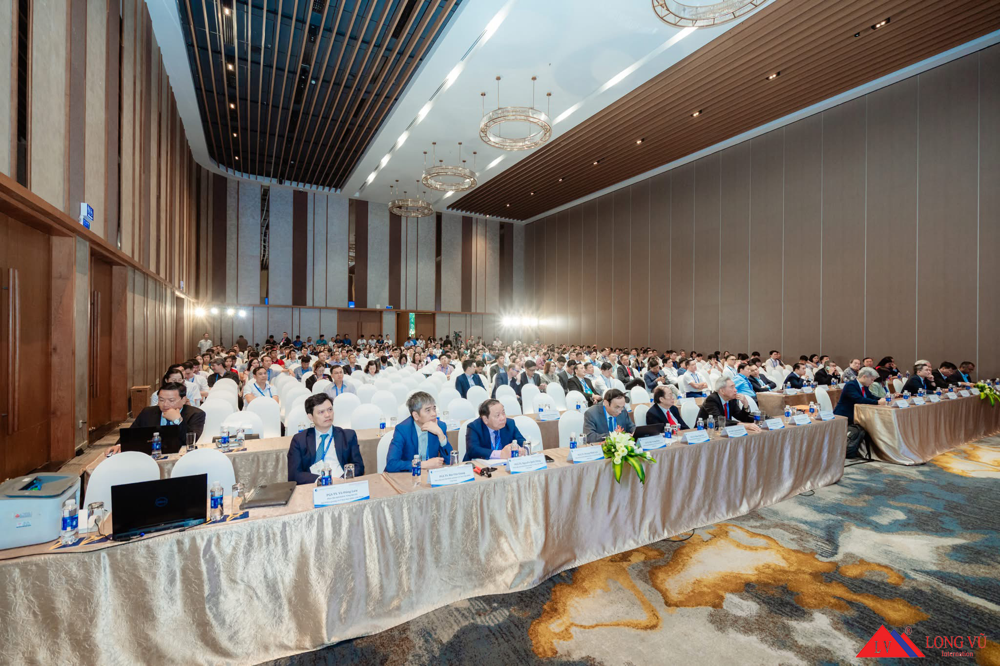 Bàn ghế tiệc ngoài trời resort bãi biển