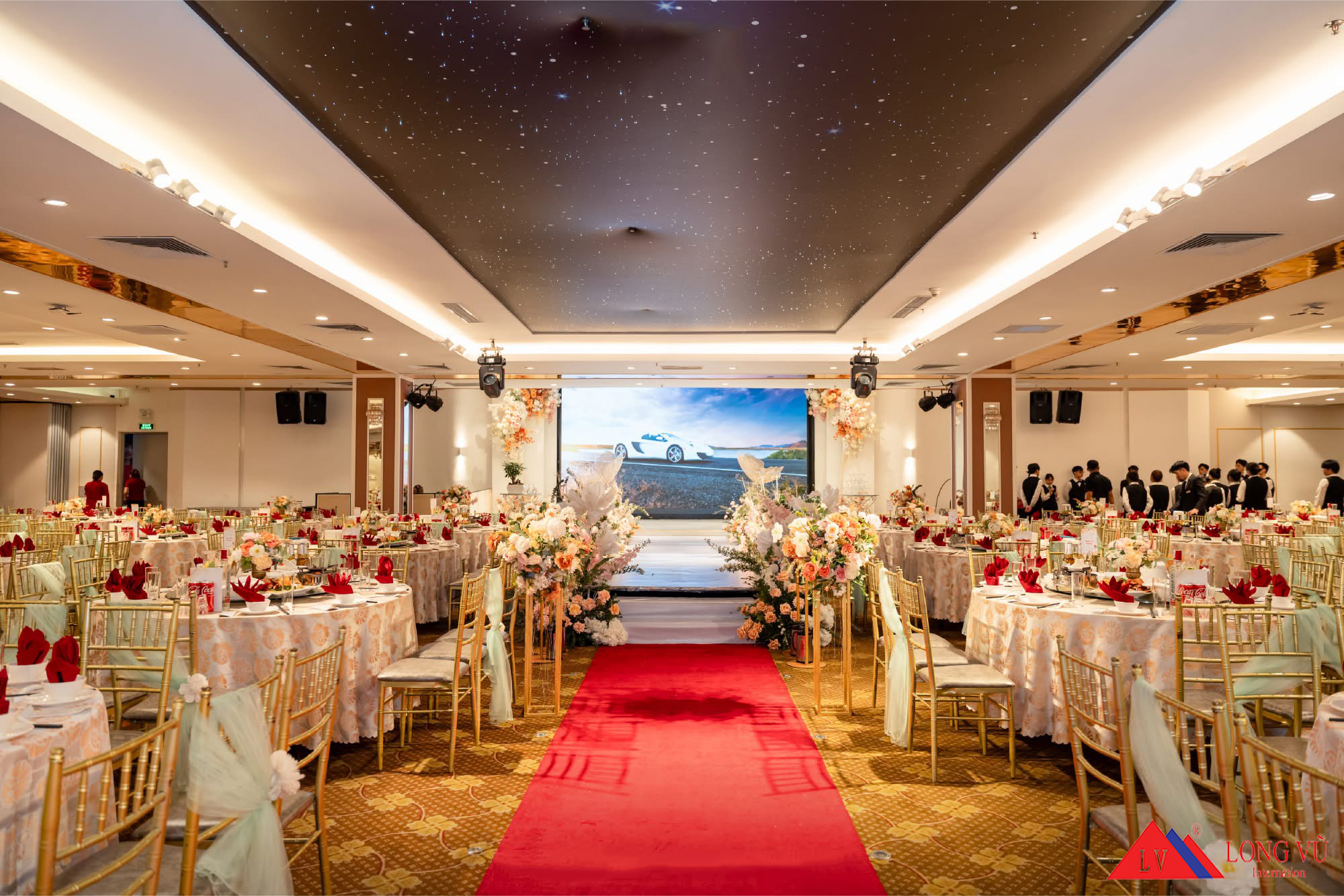 Bàn ghế tiệc ngoài trời resort bãi biển