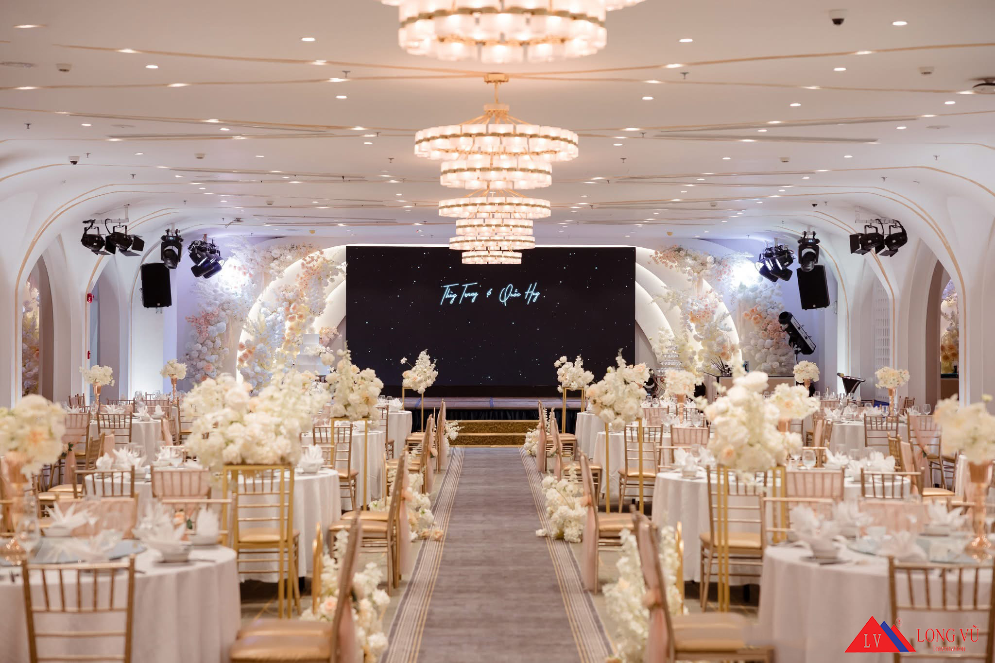 Bàn ghế tiệc ngoài trời resort bãi biển