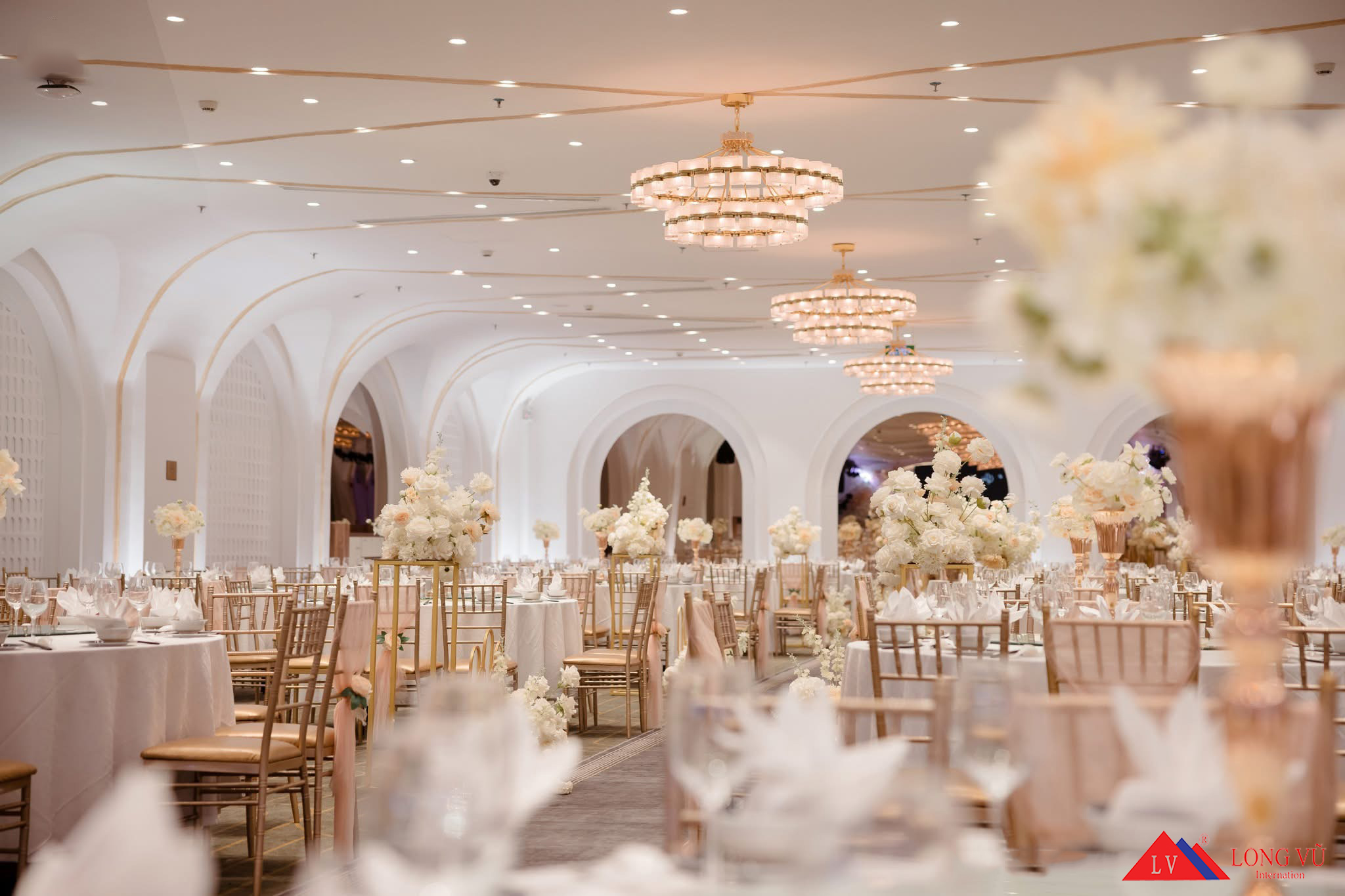 Bàn ghế tiệc ngoài trời resort bãi biển