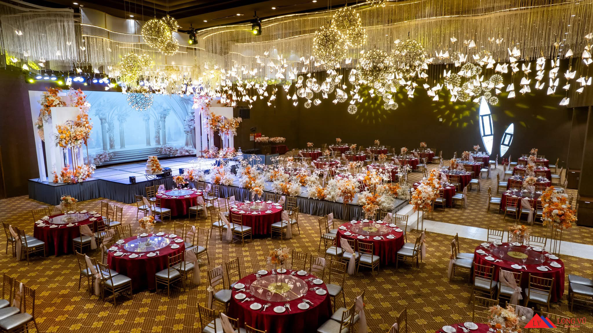 Bàn tiệc 1m8 khách sạn resort sang trọng