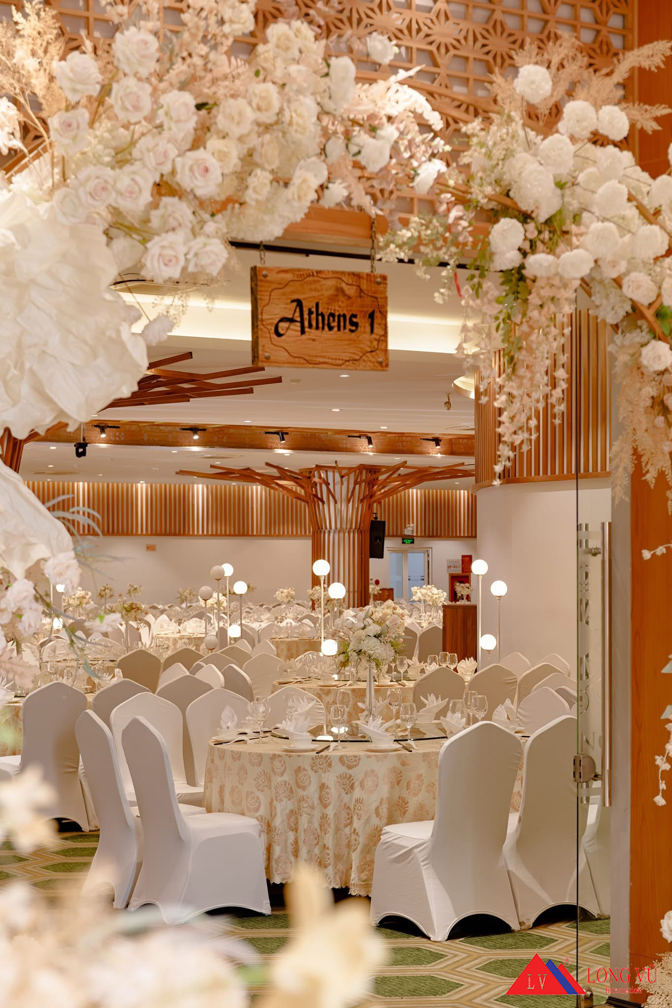 Bàn tiệc 1m8 khách sạn resort sang trọng