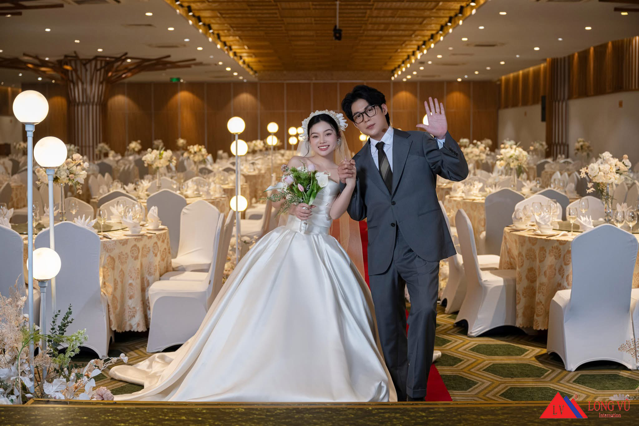 Bàn tiệc 1m8 khách sạn resort sang trọng