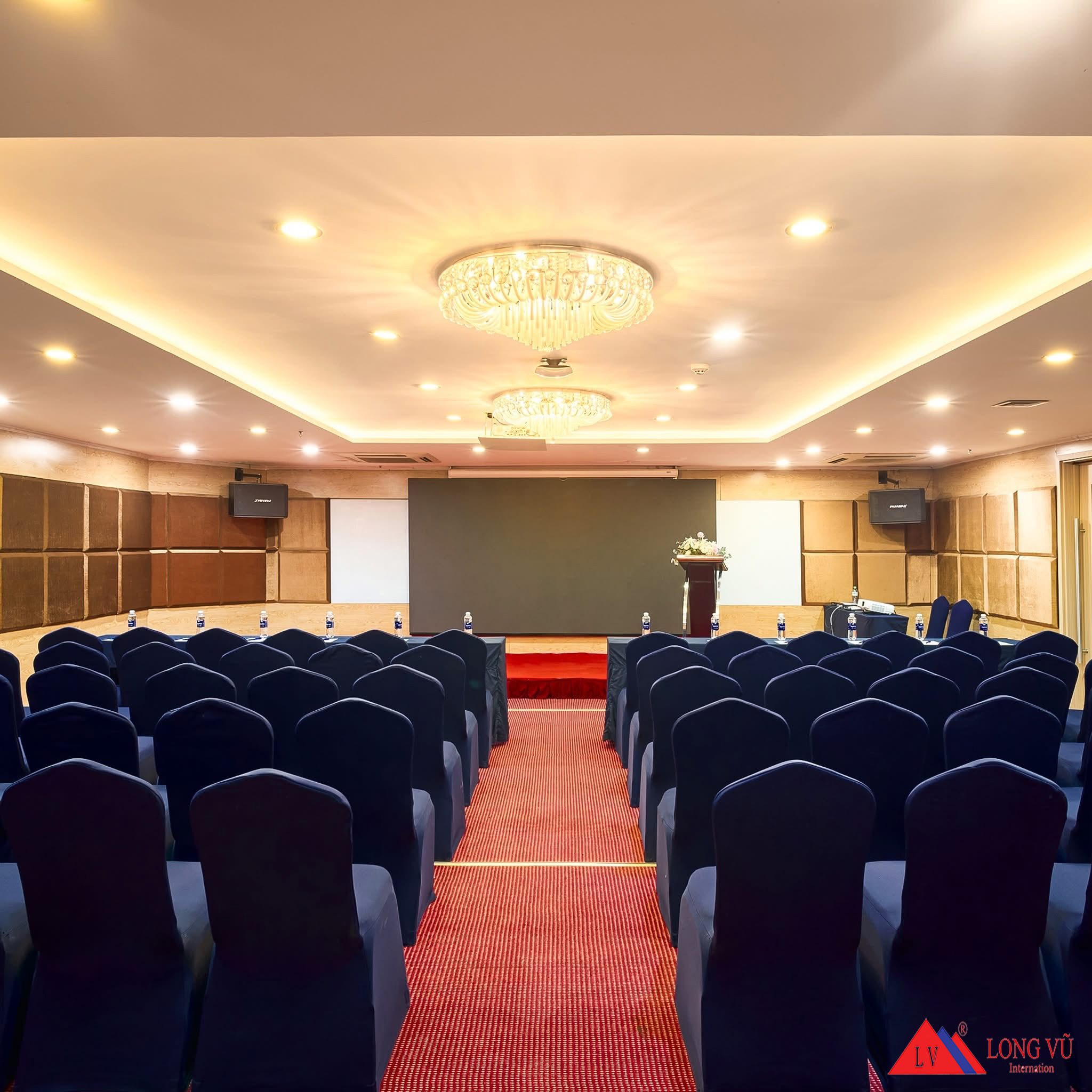 Bàn ghế tiệc chân sắt gấp gọn cho nhà hàng, khách sạn