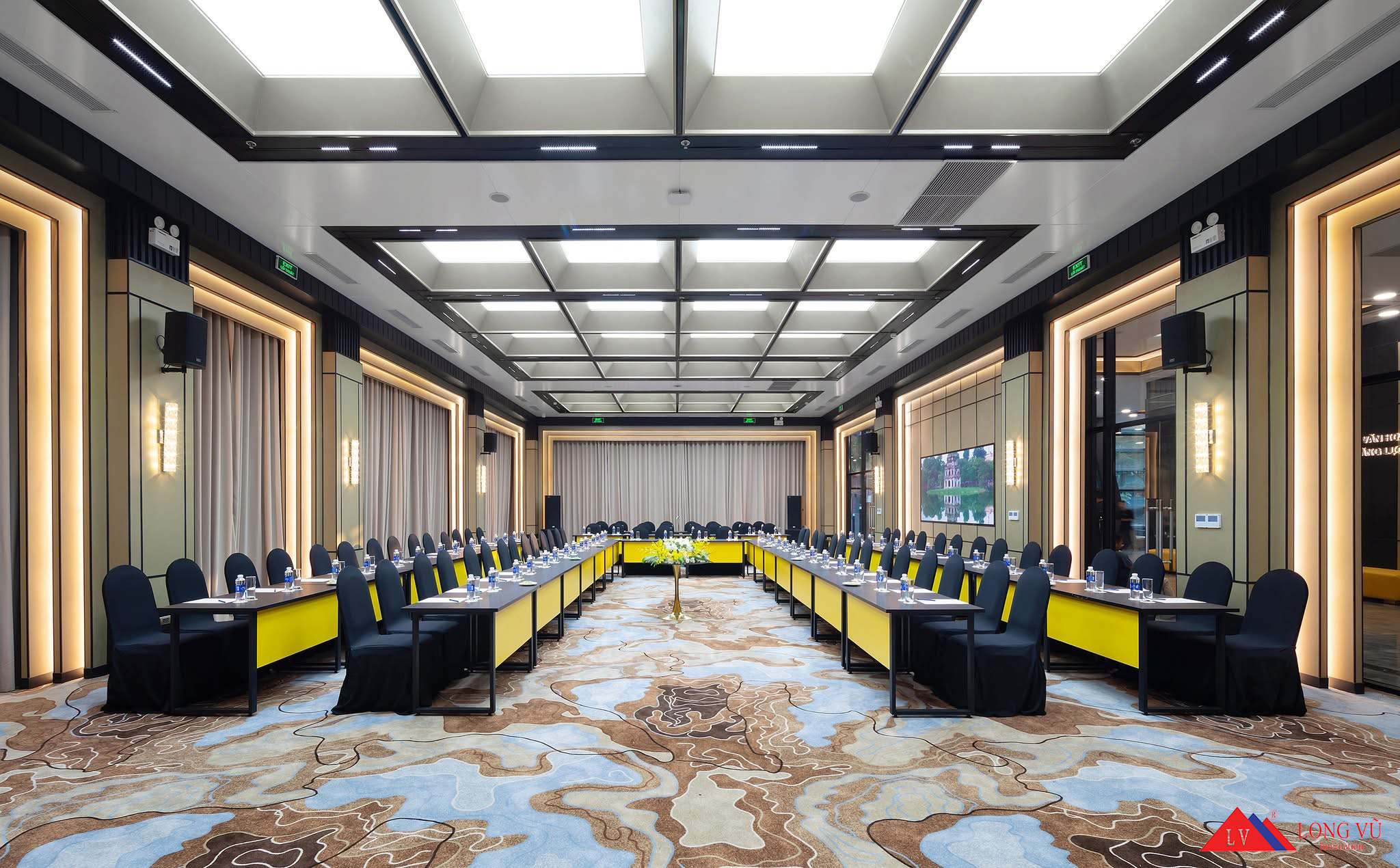 Bàn ghế tiệc chân sắt gấp gọn cho nhà hàng, khách sạn