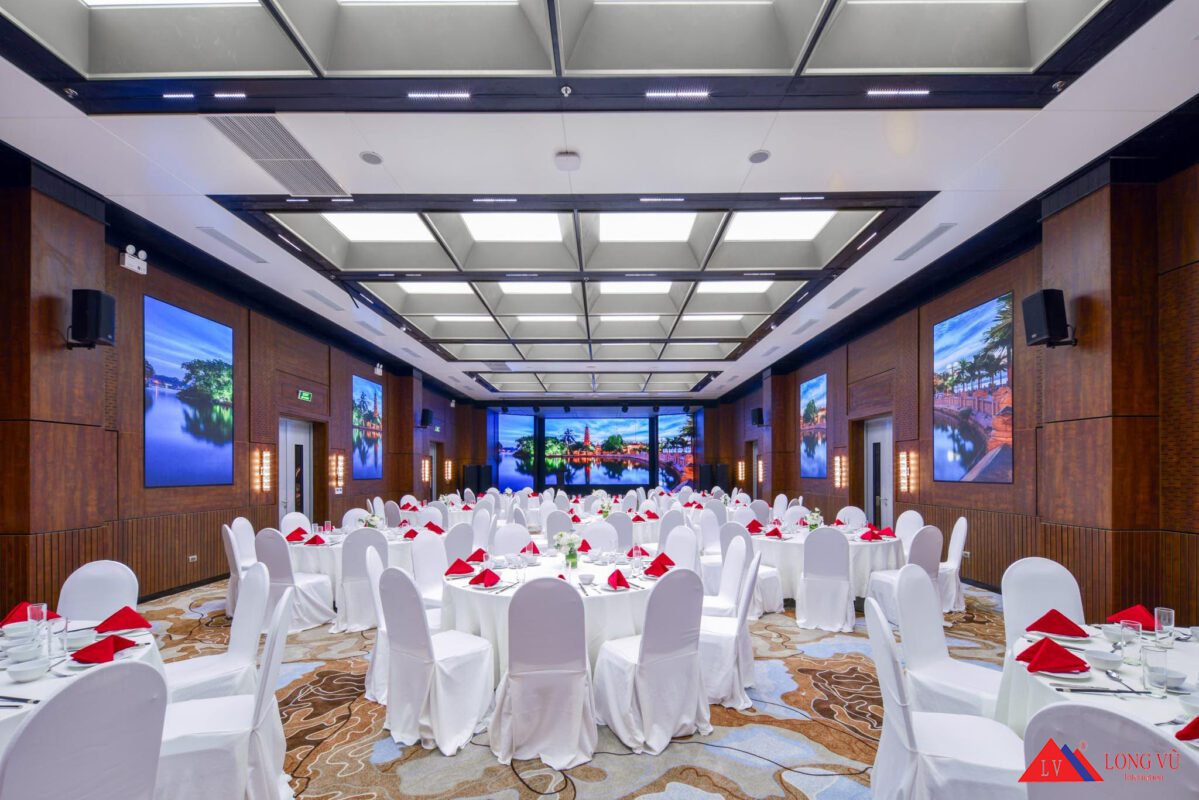 Bàn ghế tiệc chân sắt gấp gọn cho nhà hàng, khách sạn