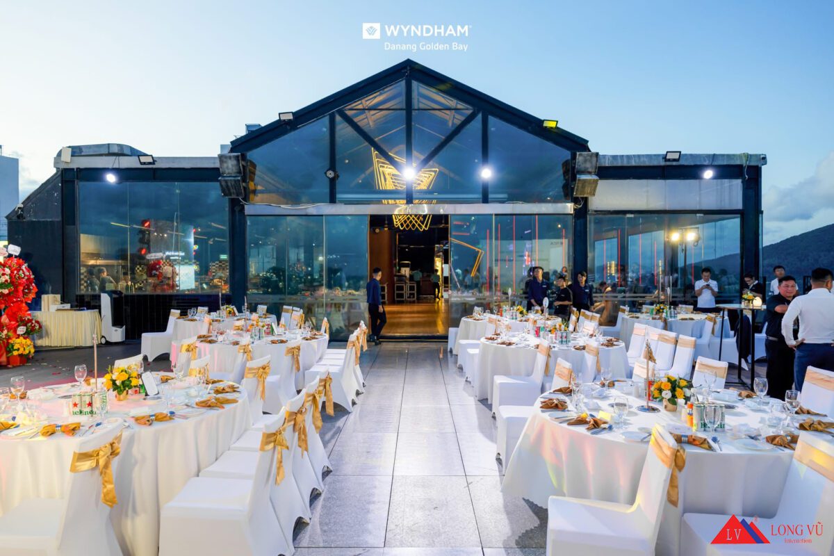 Bàn ghế tiệc chân sắt gấp gọn cho nhà hàng, khách sạn