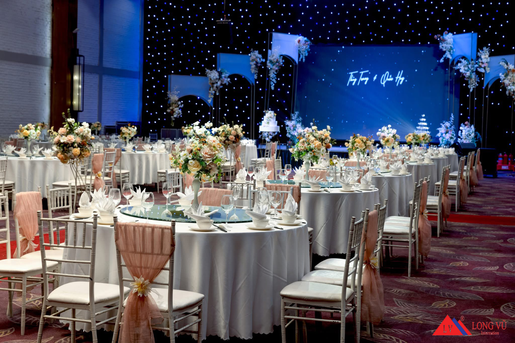 Bàn tròn mâm xoay nhà hàng cao cấp