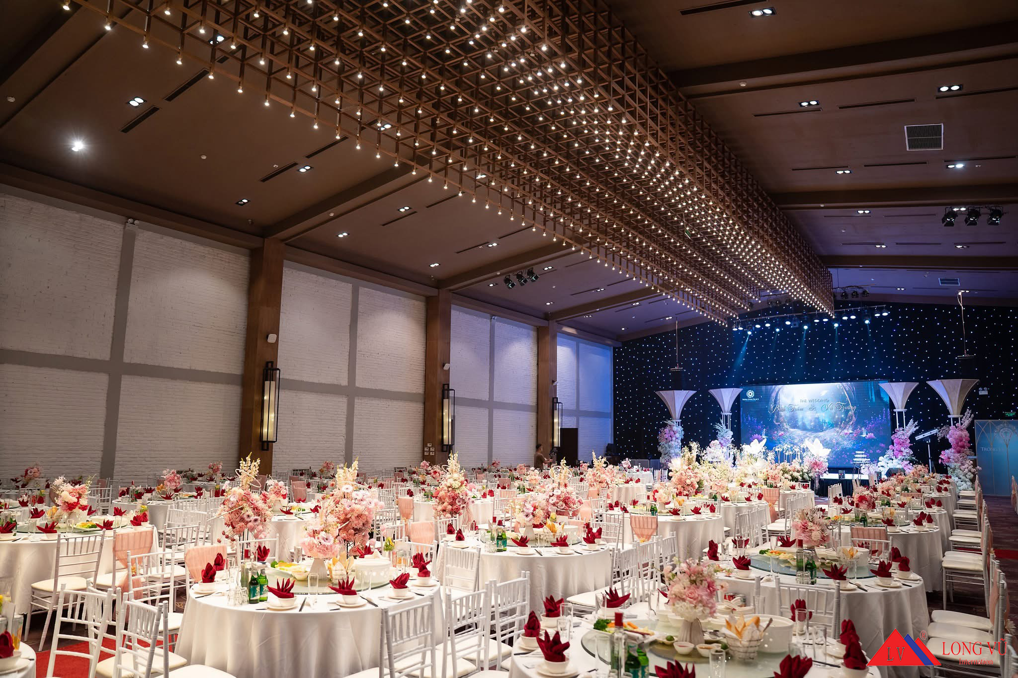 Bàn tròn mâm xoay nhà hàng cao cấp