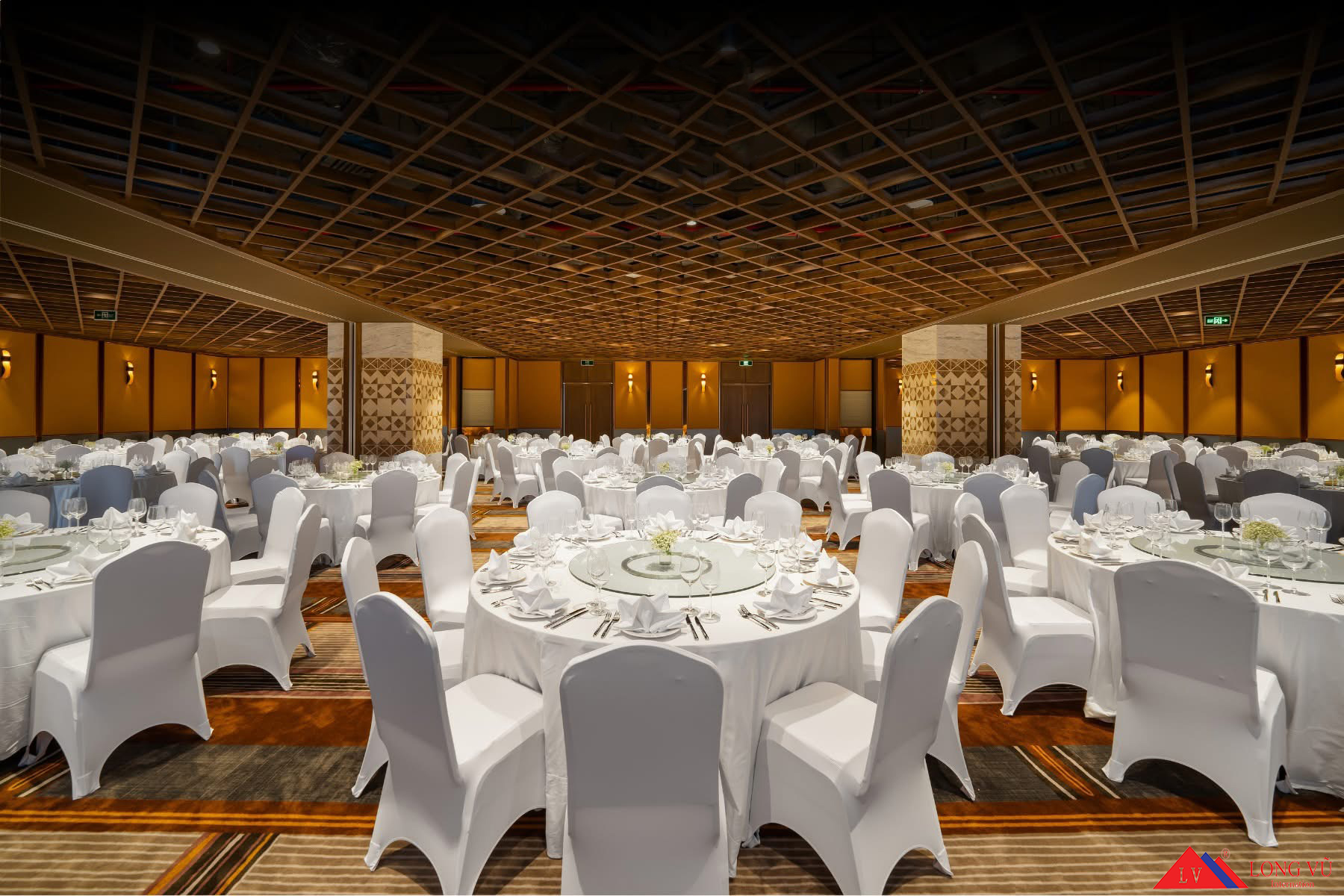 Bàn tròn PVC gấp gọn tiệc nhà hàng