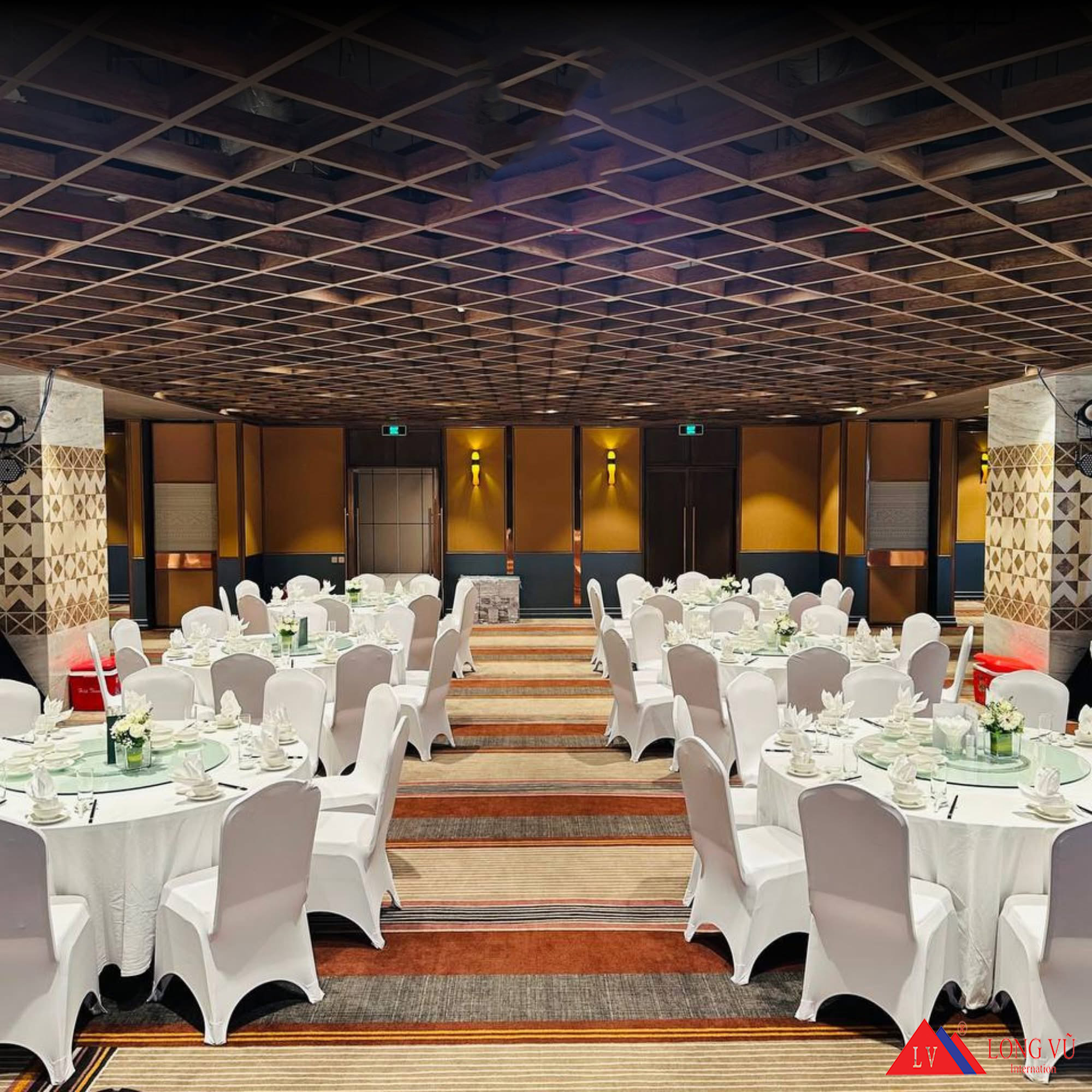 Bàn tròn PVC gấp gọn tiệc nhà hàng