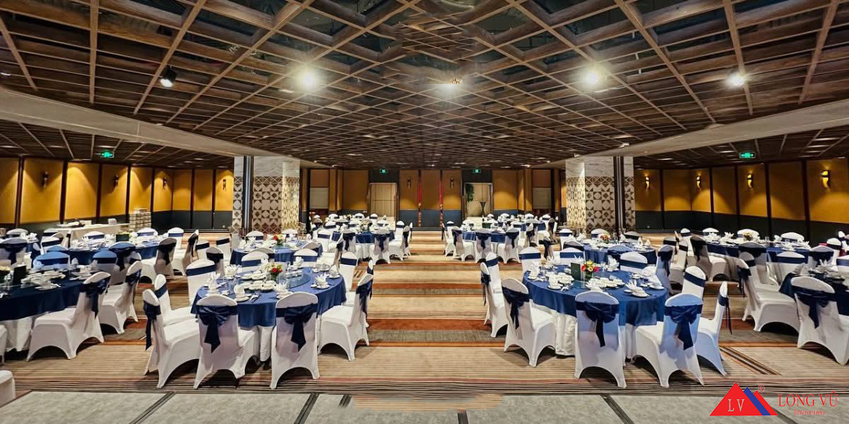 Bàn tròn PVC gấp gọn tiệc nhà hàng