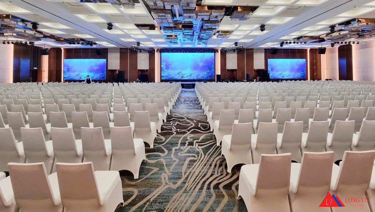 Bàn tròn tiệc khách sạn mặt gỗ chân gập