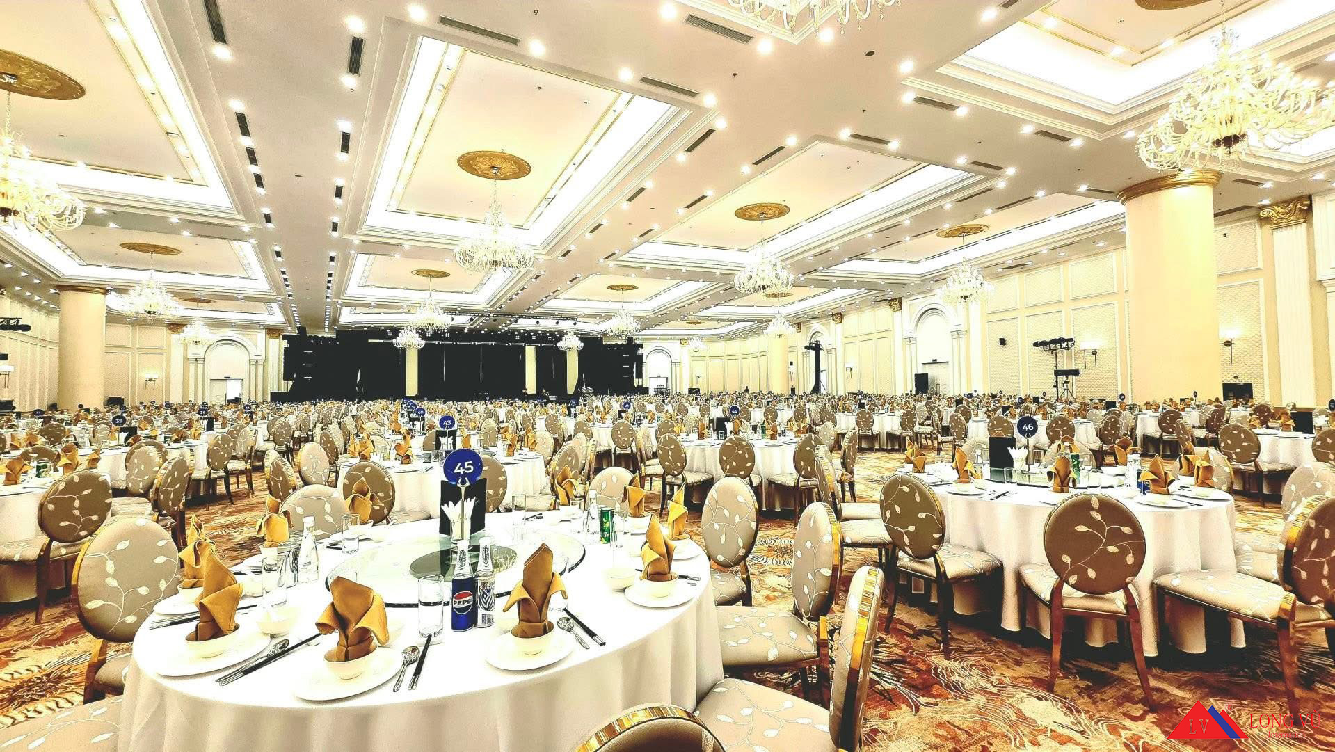 Bộ bàn ghế tiệc cưới sang trọng