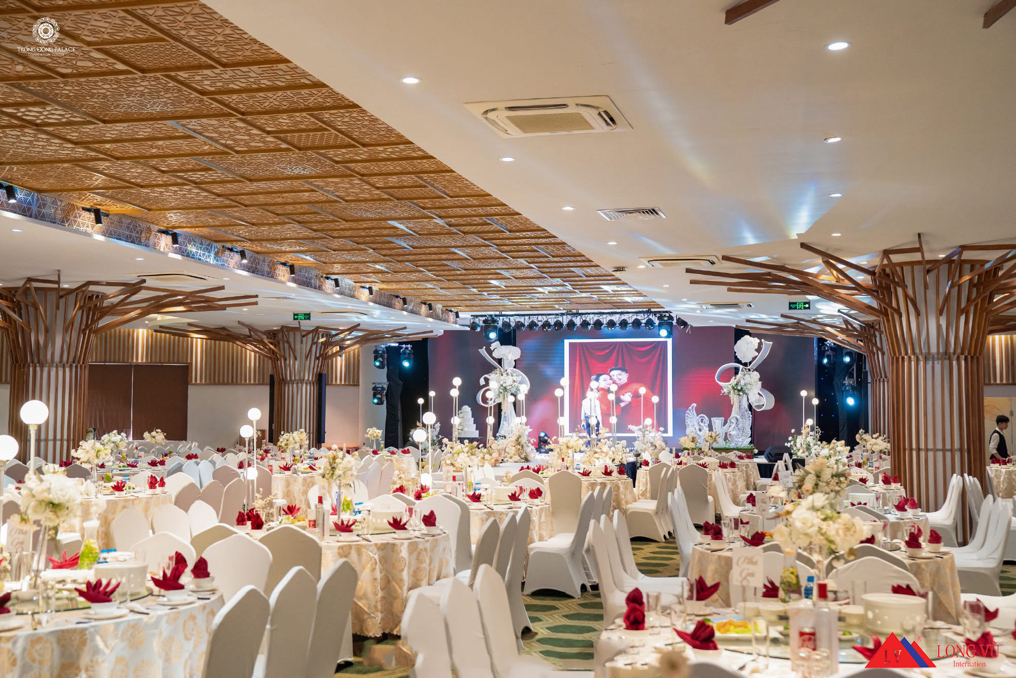 Ghế banquet khung thép sơn tĩnh điện cho tiệc nhà hàng