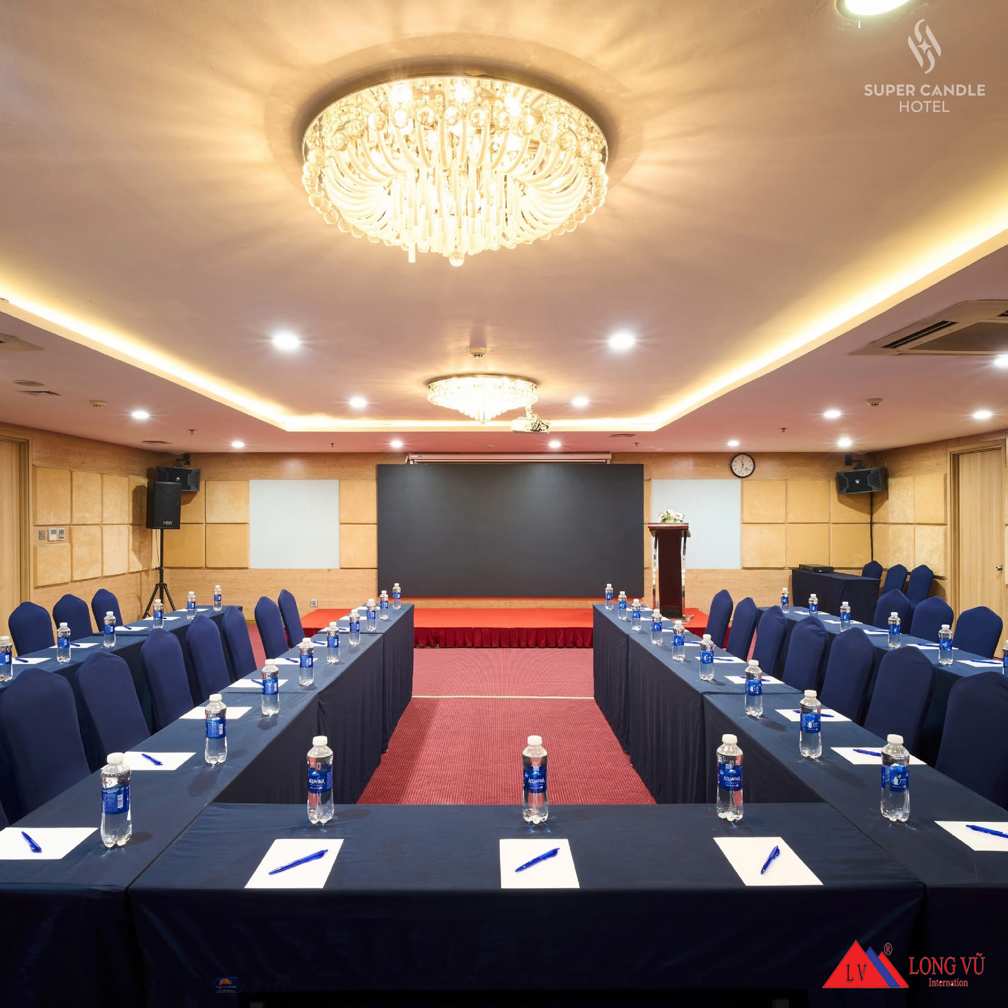 Ghế banquet lưng tròn nhập khẩu cho hotel