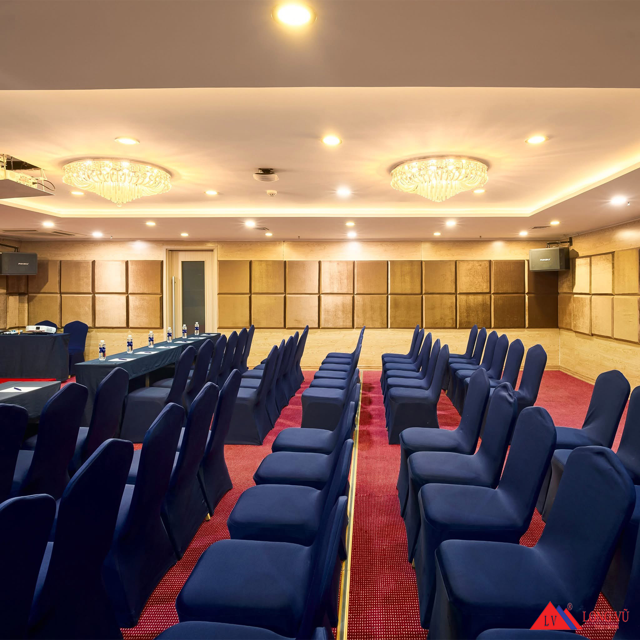 Ghế banquet lưng tròn nhập khẩu cho hotel