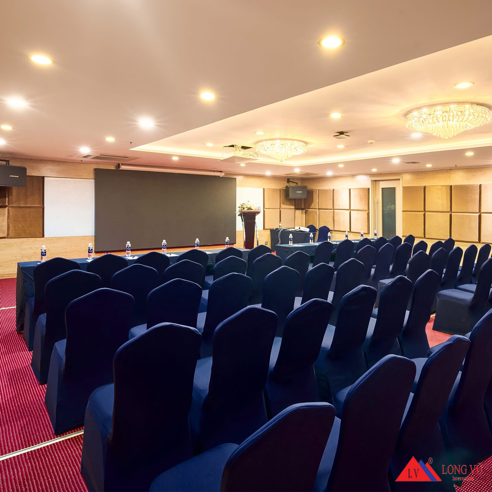 Ghế banquet lưng tròn nhập khẩu cho hotel