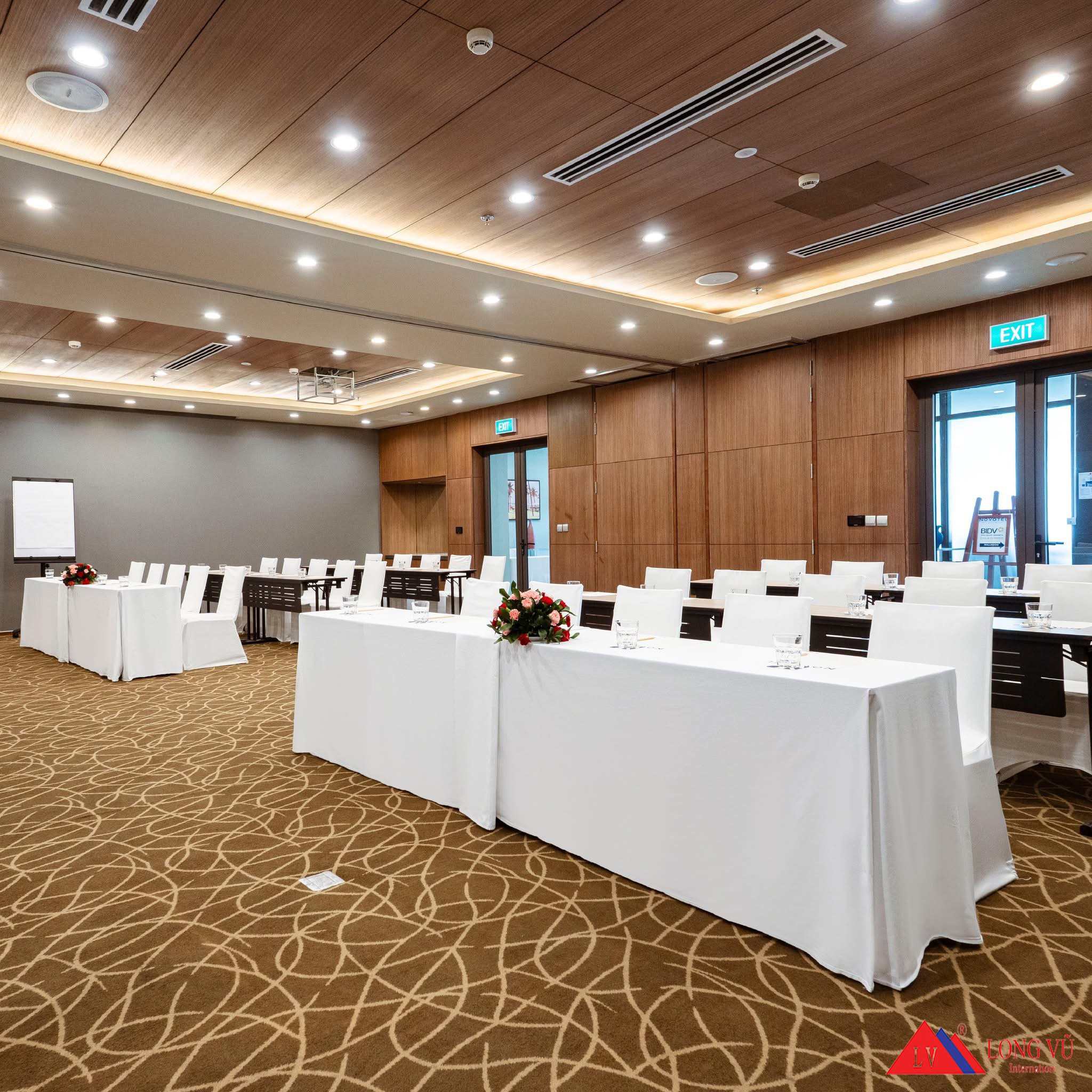 Ghế banquet lưng tròn nhập khẩu cho hotel