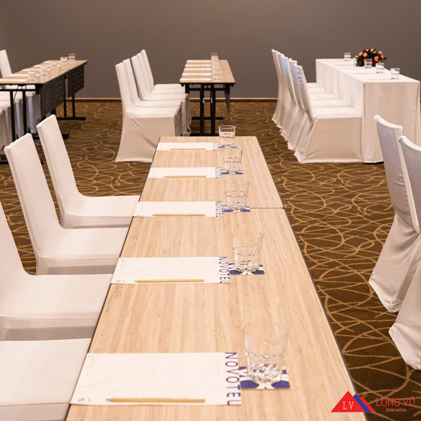 Ghế banquet lưng tròn nhập khẩu cho hotel