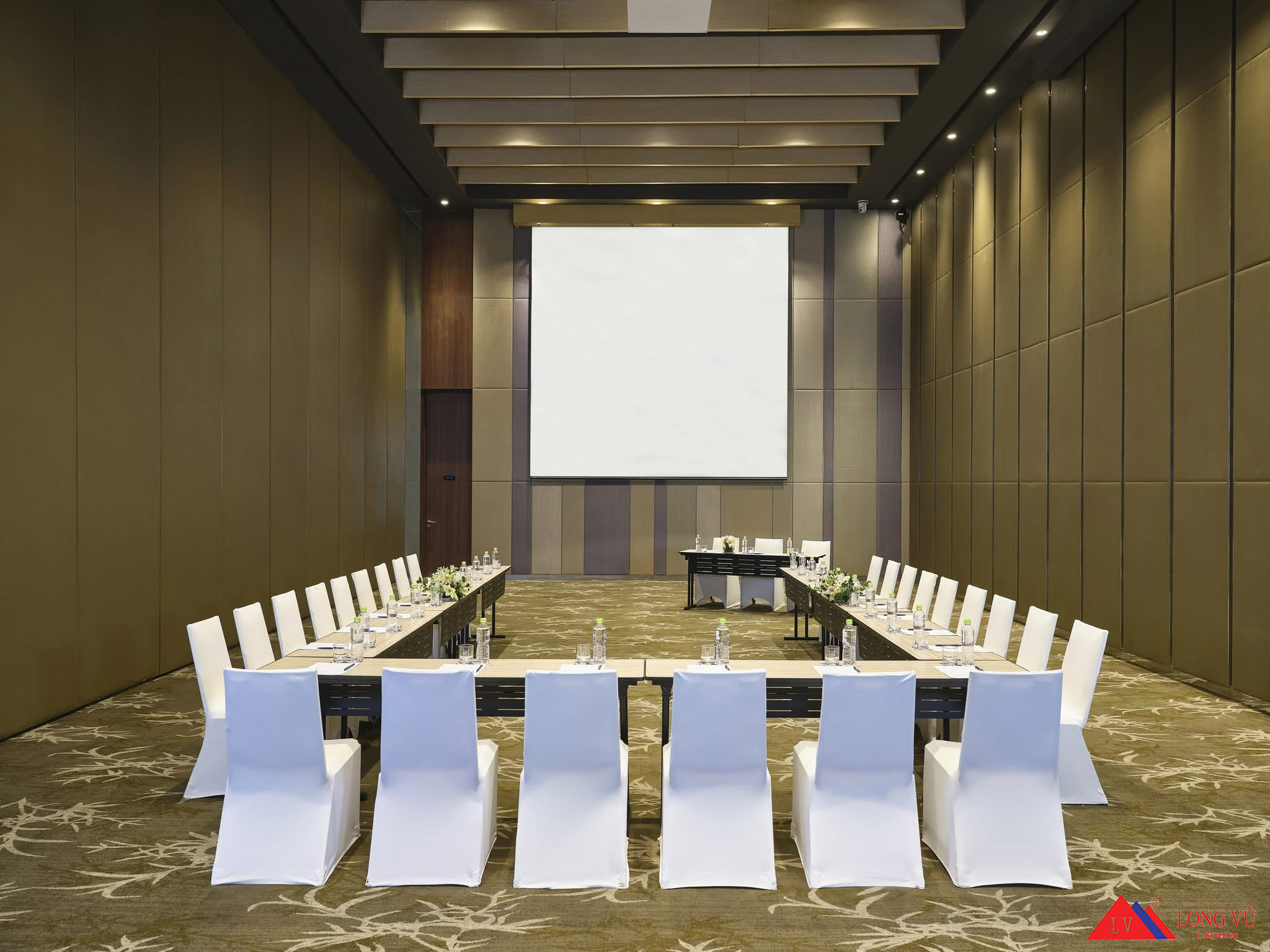 Ghế banquet lưng tròn nhập khẩu cho hotel