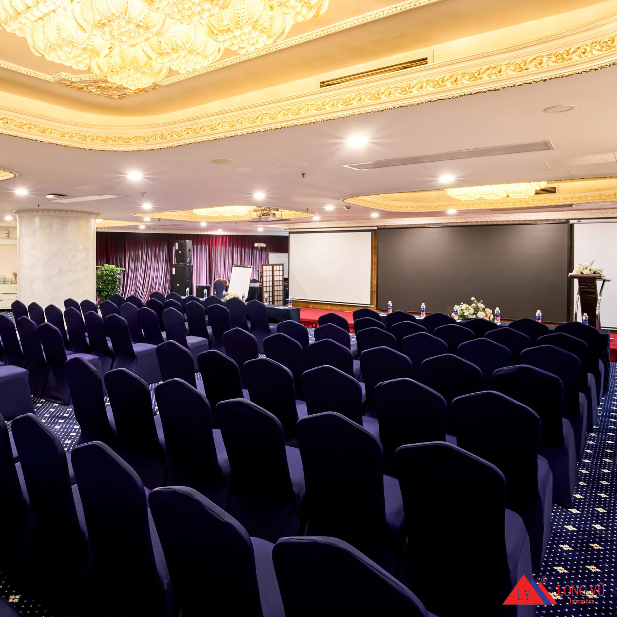 Ghế banquet lưng tròn nhập khẩu cho hotel
