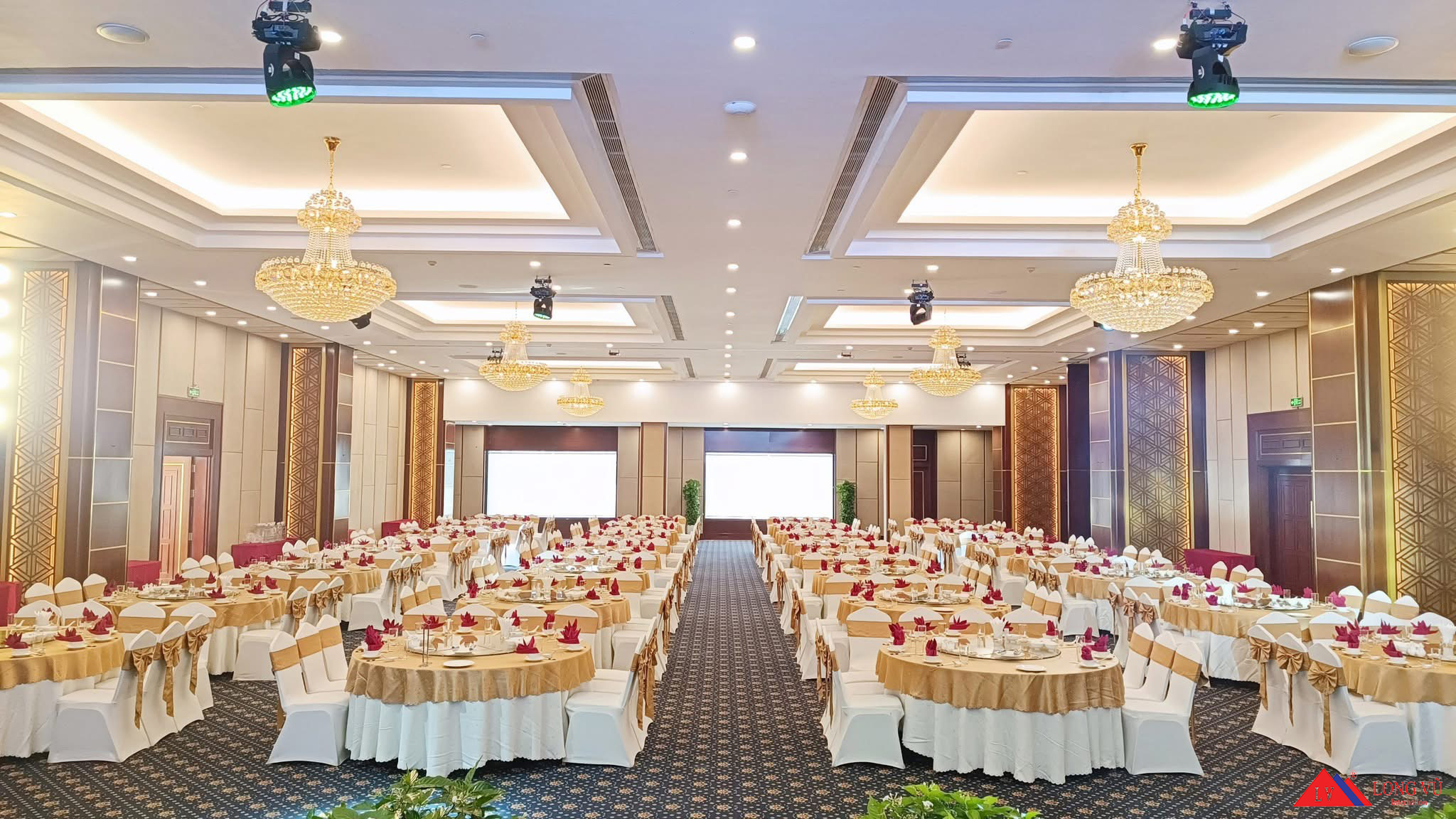 Ghế banquet nhập khẩu cho khách sạn 4,5 sao