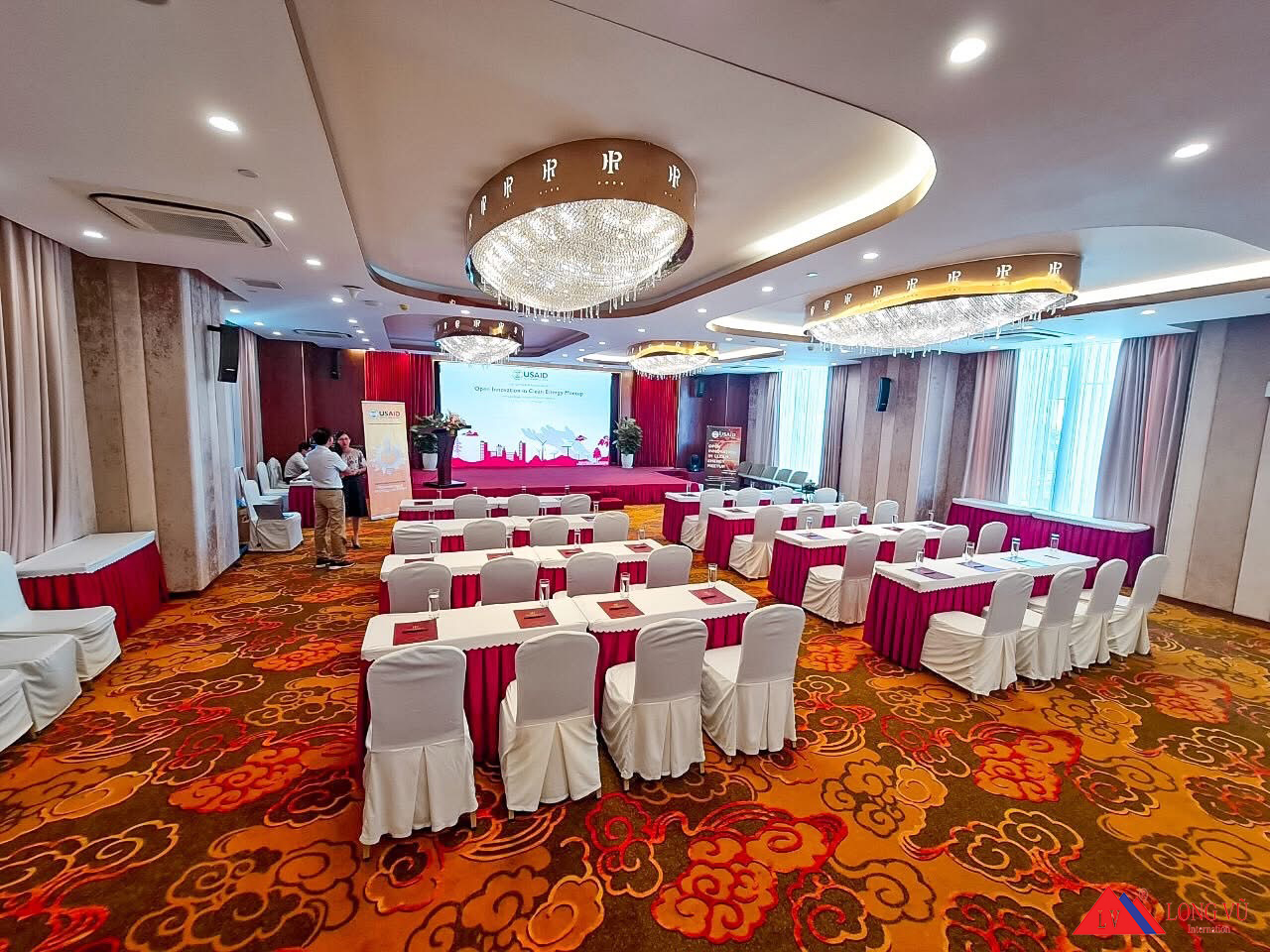 Ghế tiệc cưới nhà hàng, khách sạn