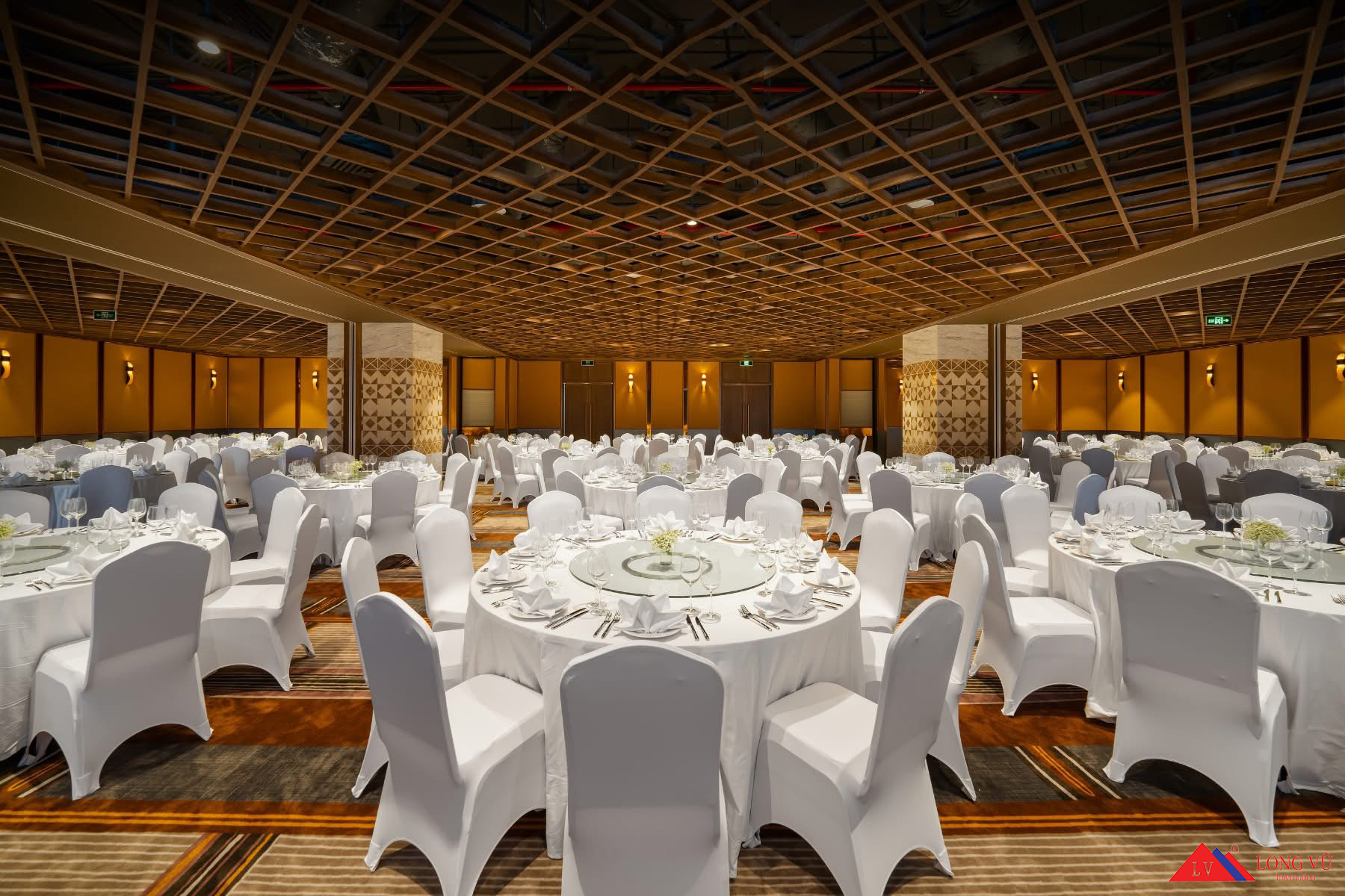 Ghế tiệc cưới nhà hàng, khách sạn