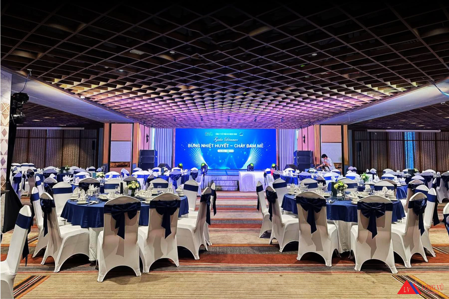 Ghế tiệc cưới nhà hàng, khách sạn