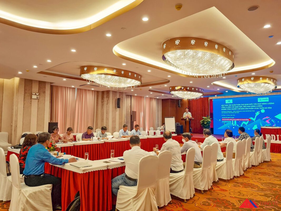 Ghế tiệc cưới nhà hàng, khách sạn