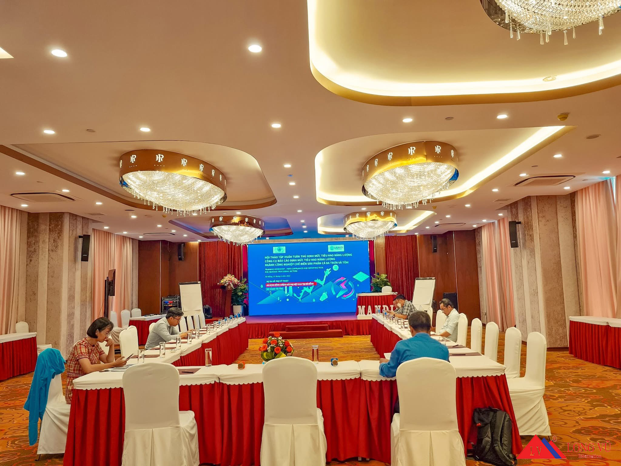 Ghế tiệc cưới nhà hàng, khách sạn