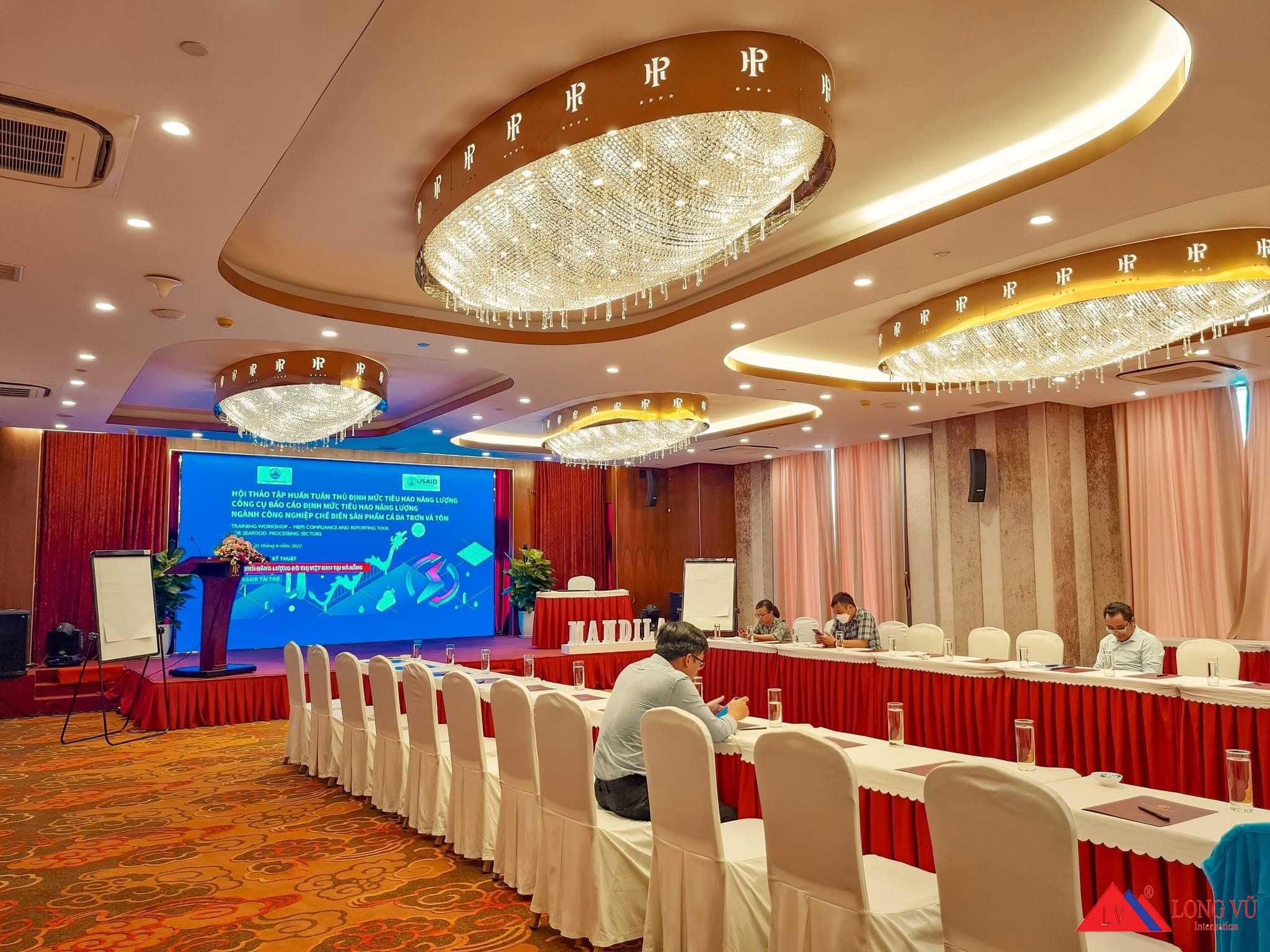 Ghế tiệc cưới nhà hàng, khách sạn