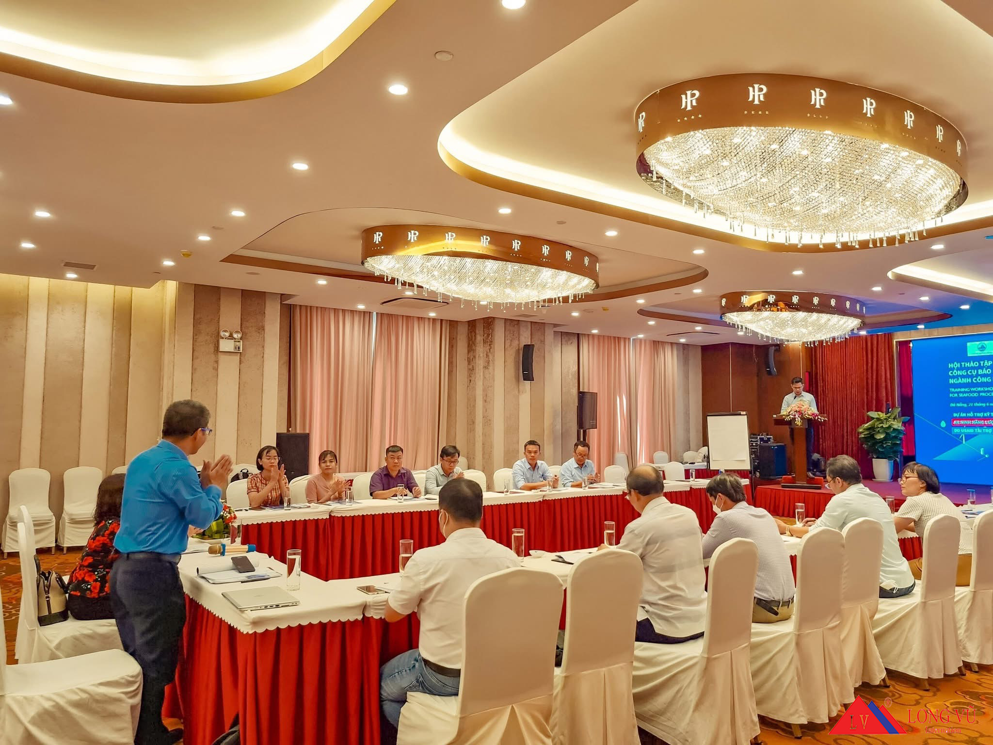 Ghế tiệc cưới nhà hàng, khách sạn