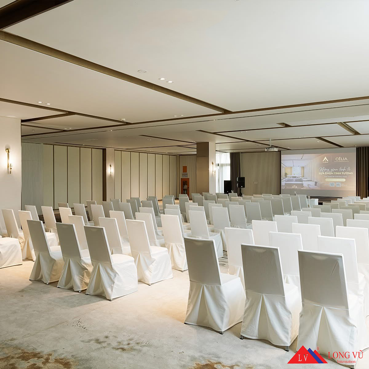 Ghế tiệc cưới nhà hàng, khách sạn