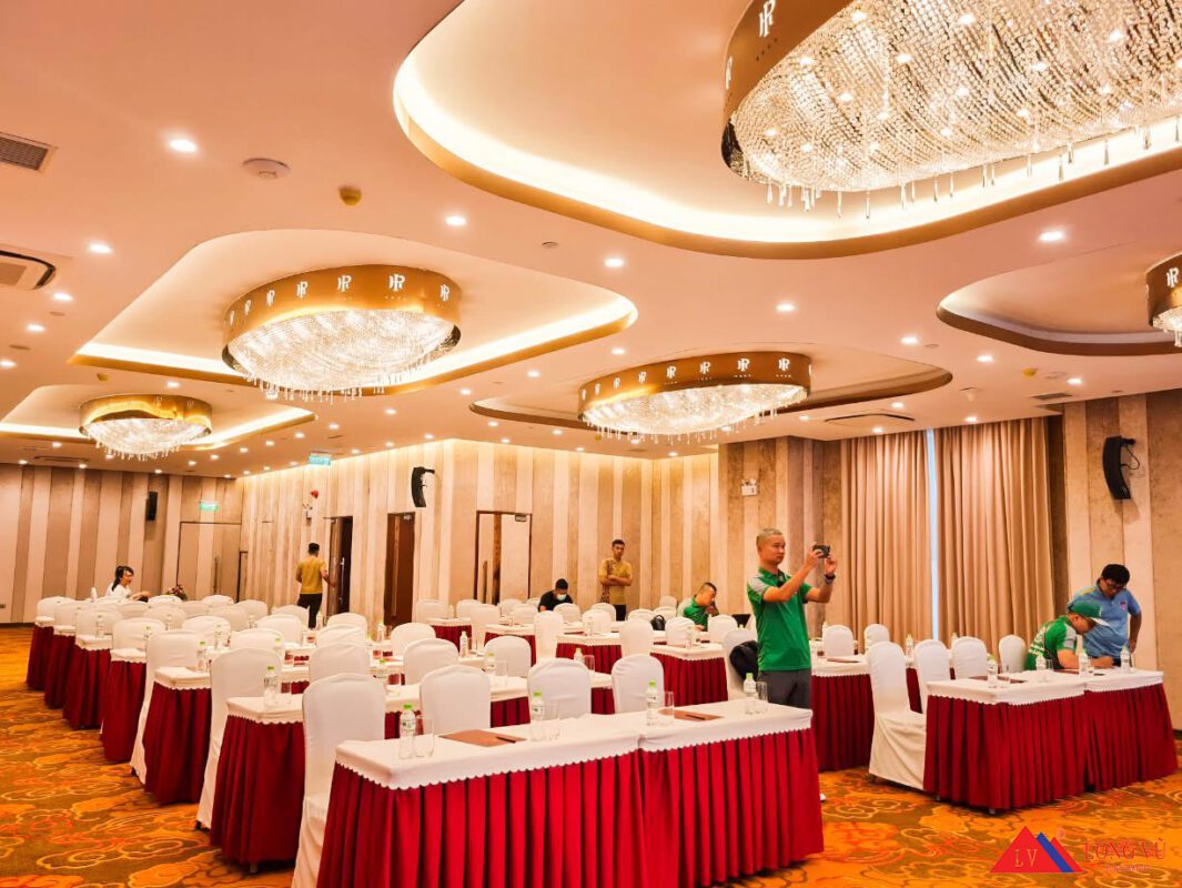 Ghế Banquet trang trí cho tiệc cưới cao cấp